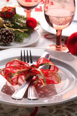 Noel yer ayarı ile şerit ve yılbaşı süsleri