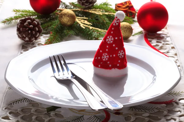 Christmas place setting with ribbon and christmas decorations — Stock Photo, Image