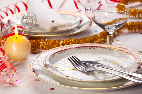 Christmas place setting with ribbon and New Year decorations — Stock Photo, Image