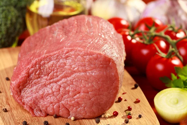 Rohes Rindfleisch und Gemüse — Stockfoto