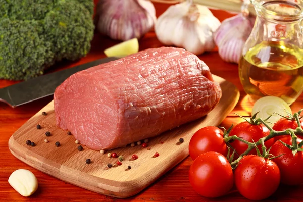 Raw beef and vegetables — Stock Photo, Image