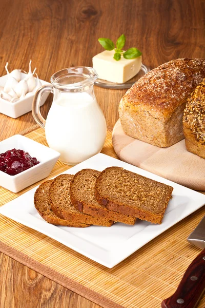 Desayuno con pan integral —  Fotos de Stock