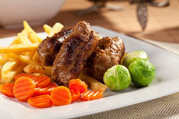 cips ve sebze ile sığır eti rulo
