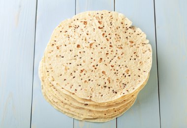 et ve sebze ile tortilla saran