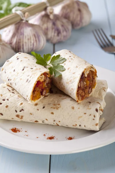 Burritos impacchi con fagioli di carne e verdure — Foto Stock