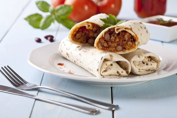 Sebze ve et fasulye burritos sarar — Stok fotoğraf