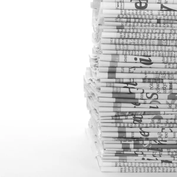 Kranten gevouwen en gestapeld concept voor wereldwijde communicatie — Stockfoto