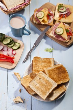 bir ekmek ile Kahvaltı