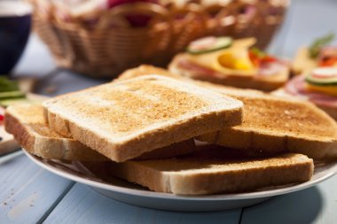 bir ekmek ile Kahvaltı