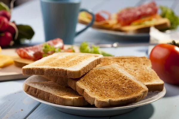 Сніданок з підсмаженим хлібом — стокове фото