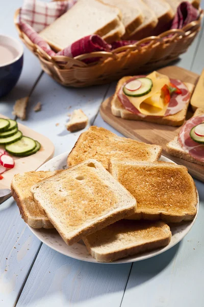 bir ekmek ile Kahvaltı