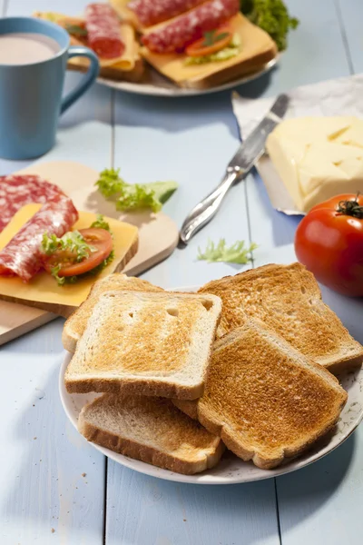 Desayuno con pan tostado —  Fotos de Stock