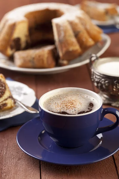 Tapa de café con pastel de Pascua —  Fotos de Stock