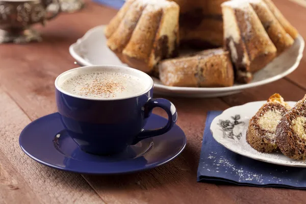 Cap of coffee with merable ring cake — Stock Photo, Image