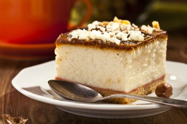 fındık plaka üzerinde Cheesecake