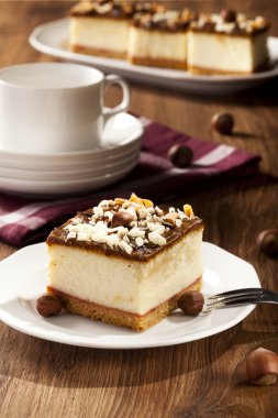 fındık plaka üzerinde Cheesecake
