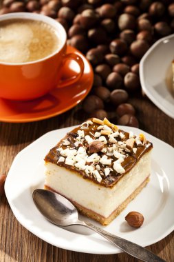 fındık plaka üzerinde Cheesecake