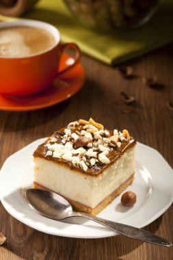 fındık plaka üzerinde Cheesecake