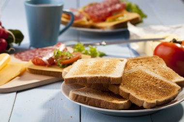 bir ekmek ile Kahvaltı