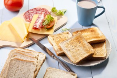 bir ekmek ile Kahvaltı