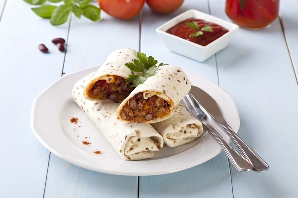 Sebze ve et fasulye burritos sarar — Stok fotoğraf