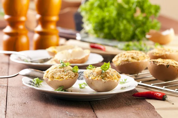 Baked eggs, stuffed with ham and parsley — Stock Photo, Image