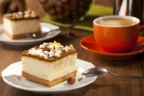 fındık plaka üzerinde Cheesecake