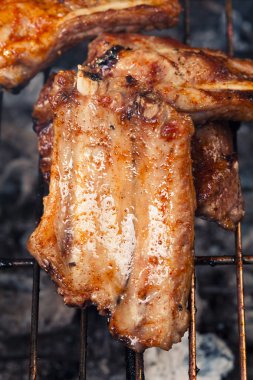Domuz kaburga ile Barbekü