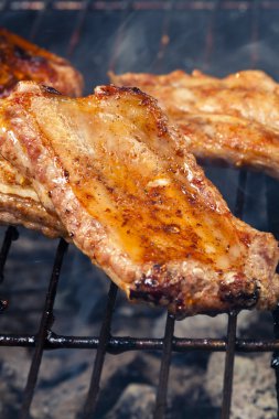 Domuz kaburga ile Barbekü