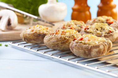 fırında mantar dolması