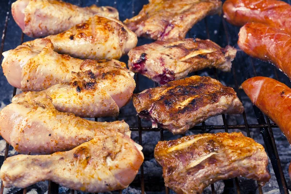 Sausage, raw ribs and chicken with barbecue — Stock Photo, Image