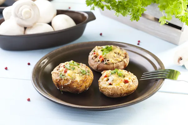 Champiñones rellenos al horno — Foto de Stock