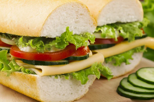 Vejetaryen sandviç sebze ve peynir ile — Stok fotoğraf