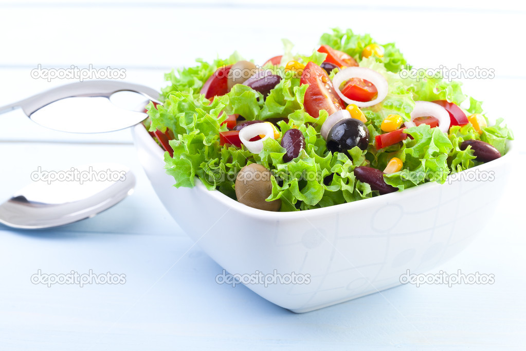 Fresh Mexican salad with olives and red beans