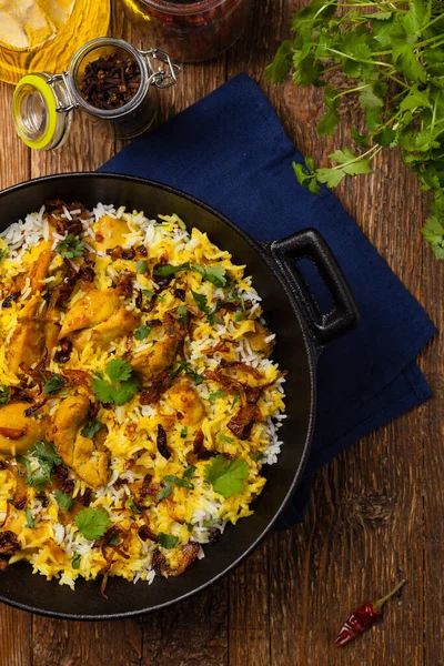 Biryani Kuřetem Tradiční Indické Jídlo Rýže Kuřete Marinované Koření Jogurtu — Stock fotografie