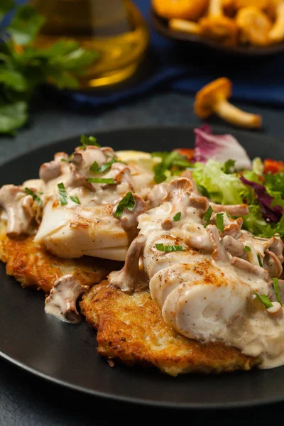 Fried Cod Served Potato Pancakes Mushrooms Sauce Salads Portion Black — Stock Photo, Image