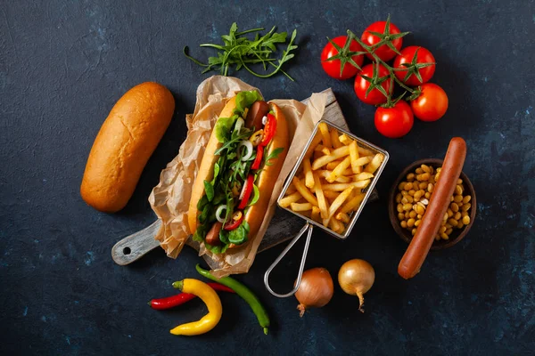 Vegetariánské Hot Dogy Sójovými Klobásami Čerstvou Zeleninou Horní Pohled — Stock fotografie