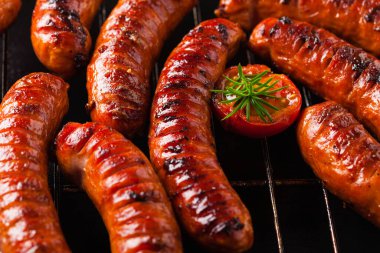 Izgara sosis. Ön görünüm. 