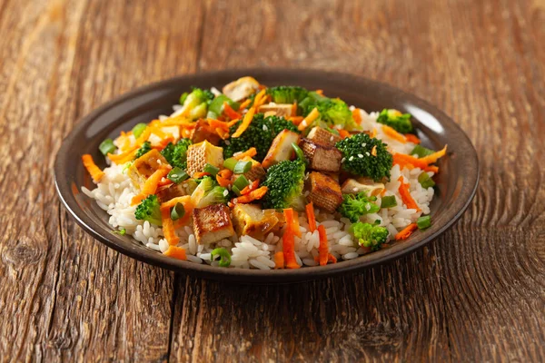 Tofu Riz Légumes Servi Sur Assiette Marron — Photo