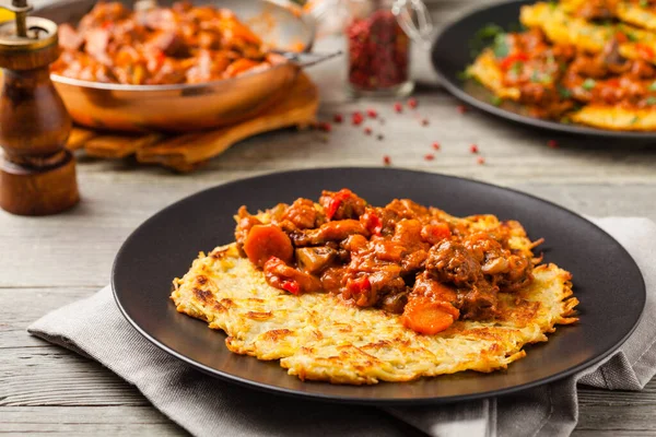 Hungarian Potato Pancake Goulash Front View — Stock Photo, Image