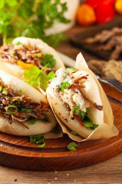 Bao Bao dürümünde domuz eti. Üst görünüm.