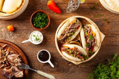 Bao Bao dürümünde domuz eti. Üst görünüm.