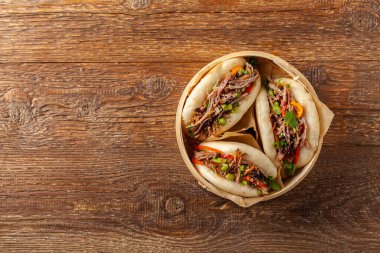 Bao Bao dürümünde domuz eti. Üst görünüm.