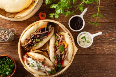 Bao Bao dürümünde domuz eti. Üst görünüm.