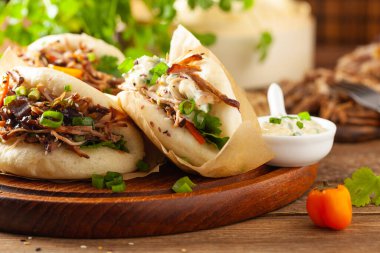 Bao Bao dürümünde domuz eti. Üst görünüm.