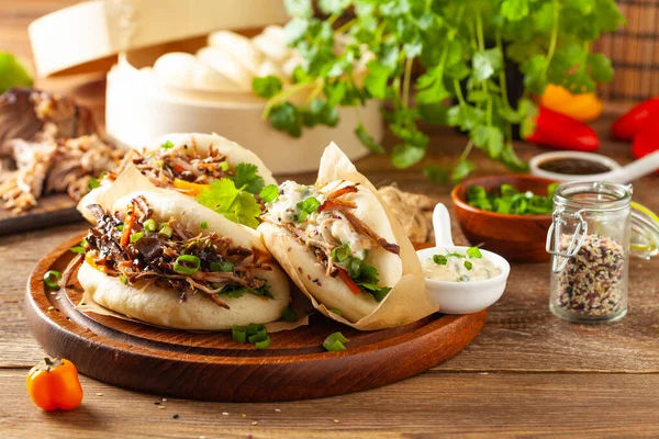 Bao Bao dürümünde domuz eti. Üst görünüm.