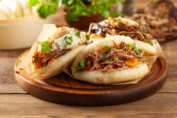 Bao Bao dürümünde domuz eti. Üst görünüm.