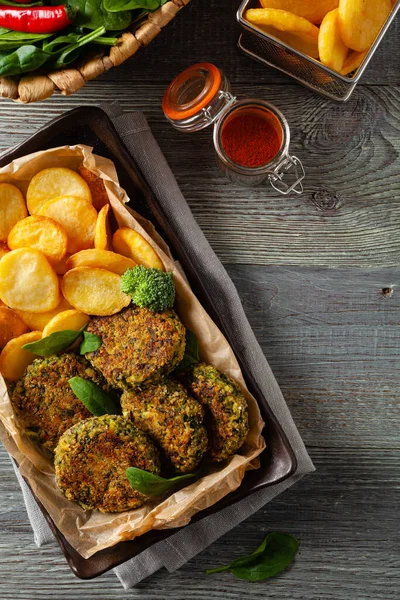 Vegetarian Spinach Broccoli Meatballs Served Toasted Potatoes Top View — Stock Photo, Image