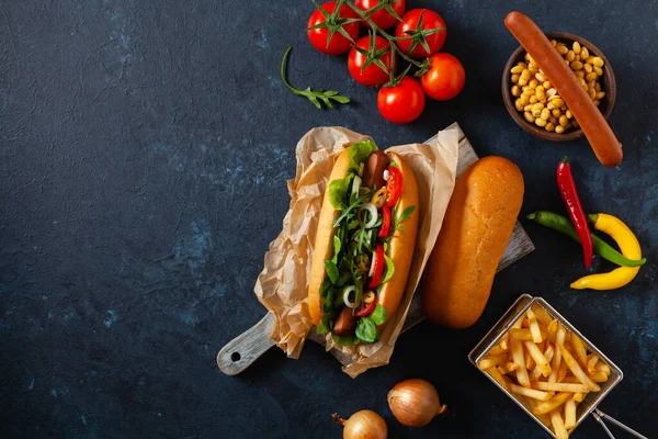 Vegetariánské Hot Dogy Sójovými Klobásami Čerstvou Zeleninou Horní Pohled — Stock fotografie