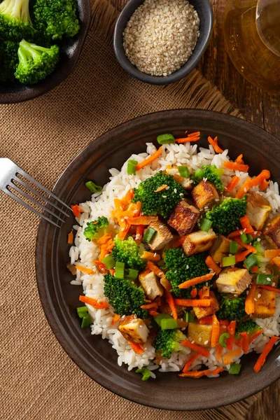 Tofu Riz Légumes Servir Sur Une Assiette Brune Avec Des — Photo